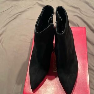 Womens Carlos Santana black suede look boots.